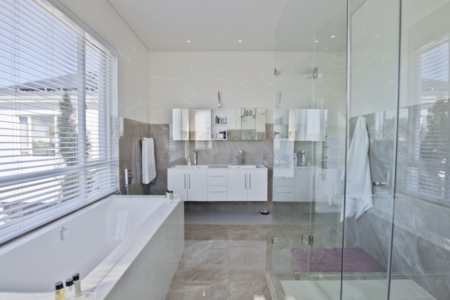 To Let 3 Bedroom Property for Rent in Sunset Beach Western Cape